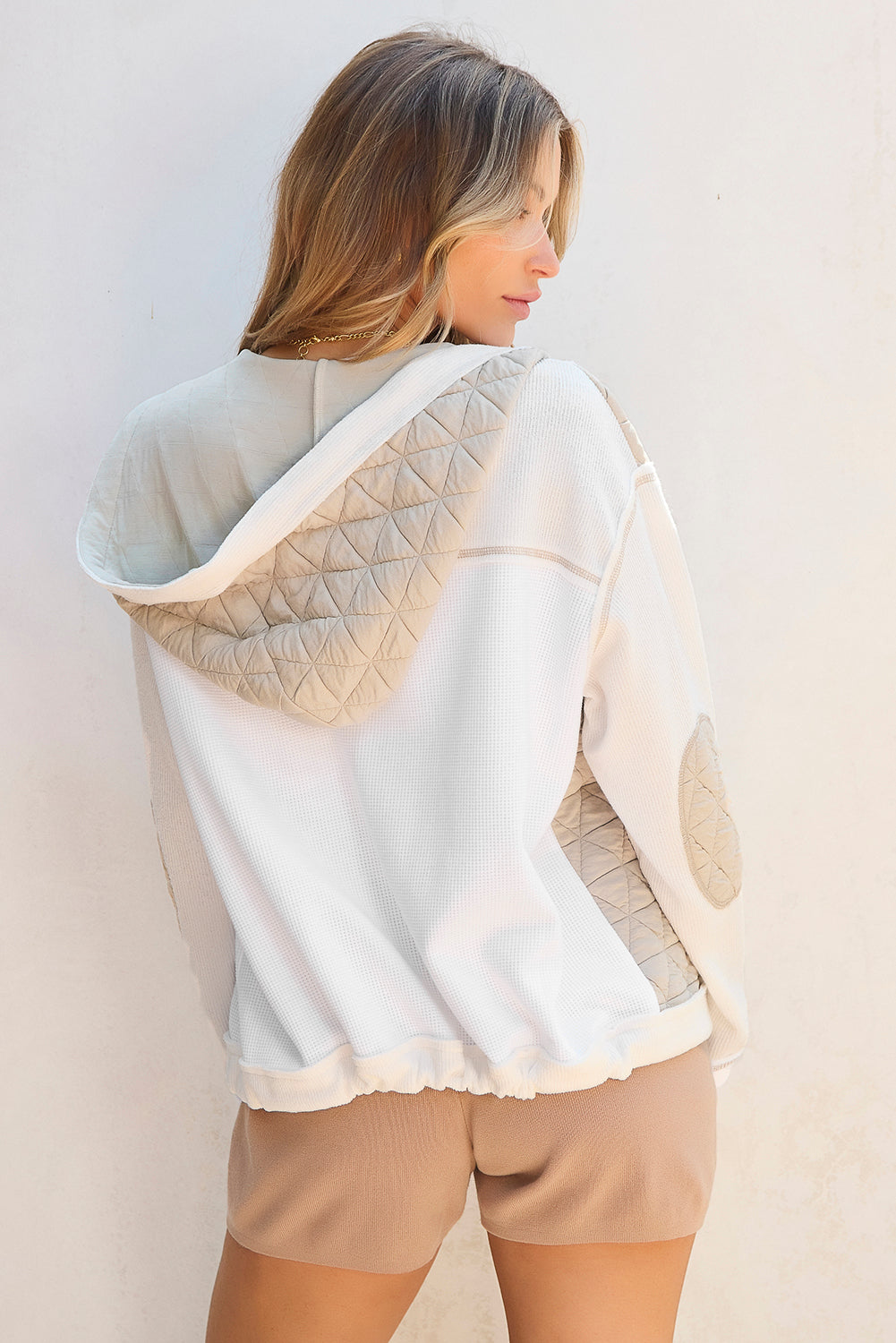 Beige Kapuzenjacke Mit Wattierter Patchwork-Textur Für Frauen